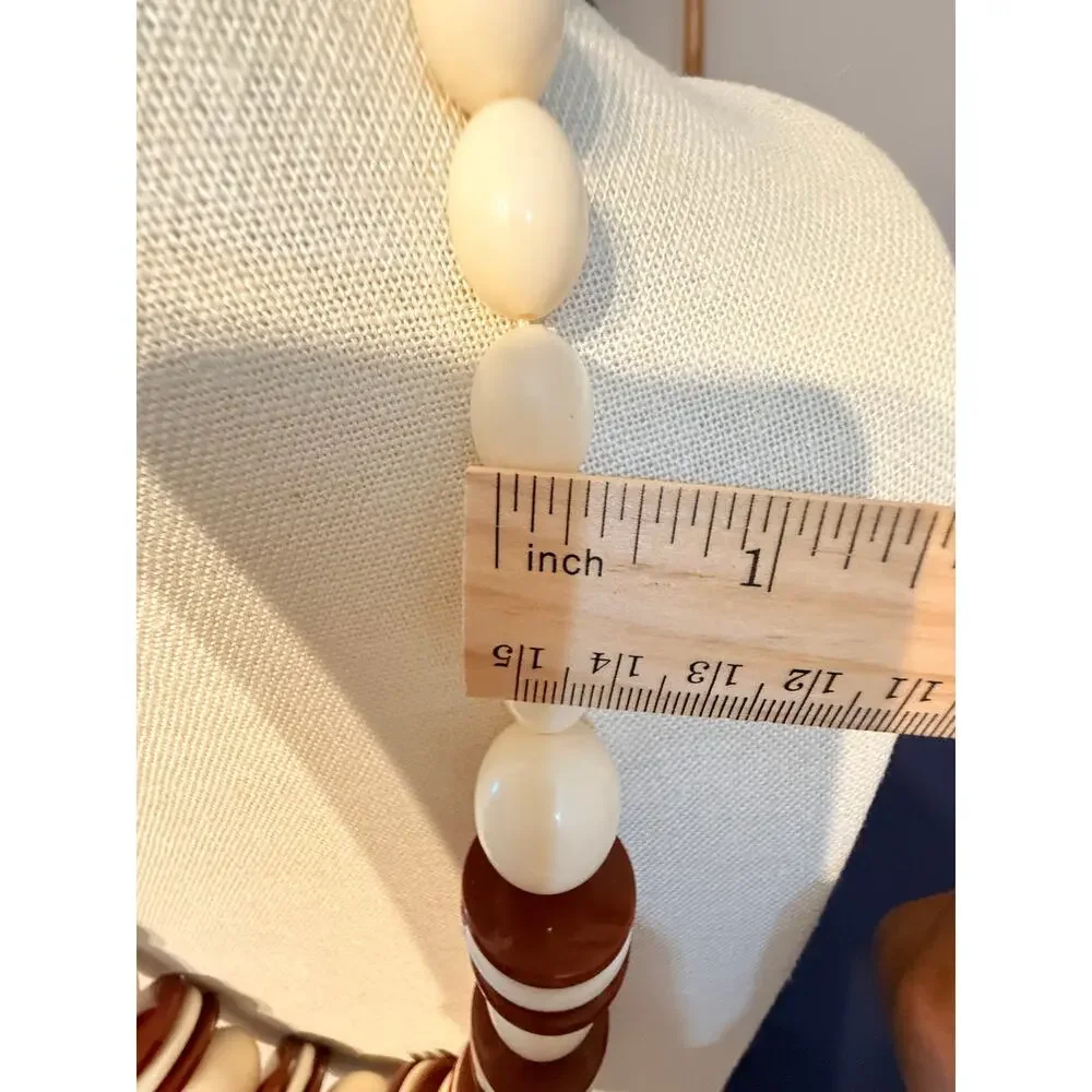 Vintage Graduated Cream & Brown Lucite Bead Necklace 26”